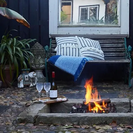 The Cabana - A Romantic Seaside Getaway And Garden Ryde  Exterior photo
