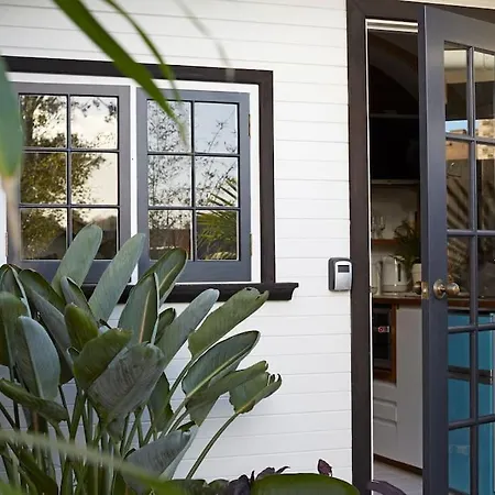 The Cabana - A Romantic Seaside Getaway And Garden Ryde  Exterior photo