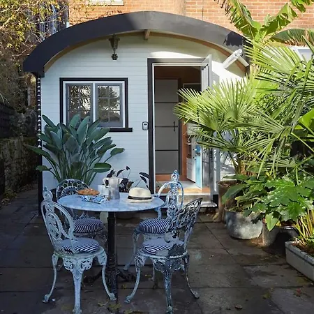 The Cabana - A Romantic Seaside Getaway And Garden Ryde  Exterior photo