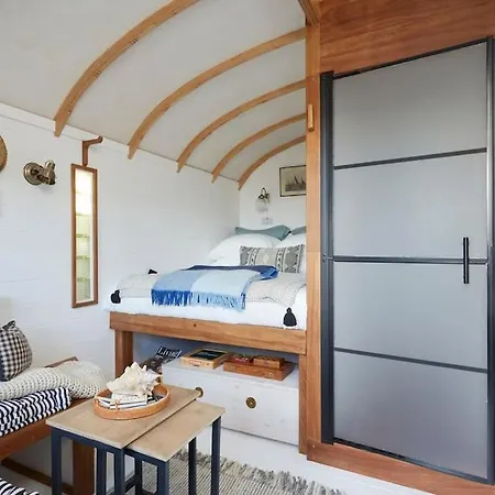 The Cabana - A Romantic Seaside Getaway And Garden Ryde  Exterior photo