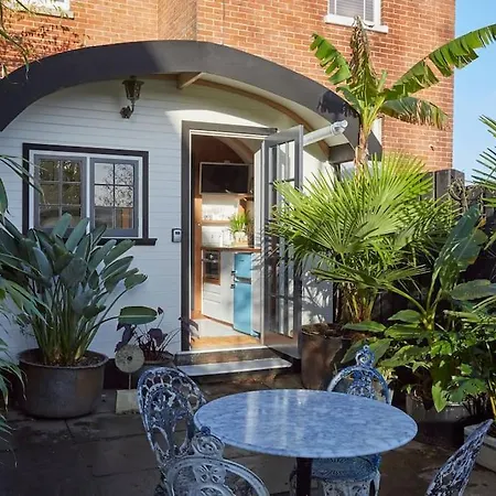 The Cabana - A Romantic Seaside Getaway And Garden Ryde  Exterior photo