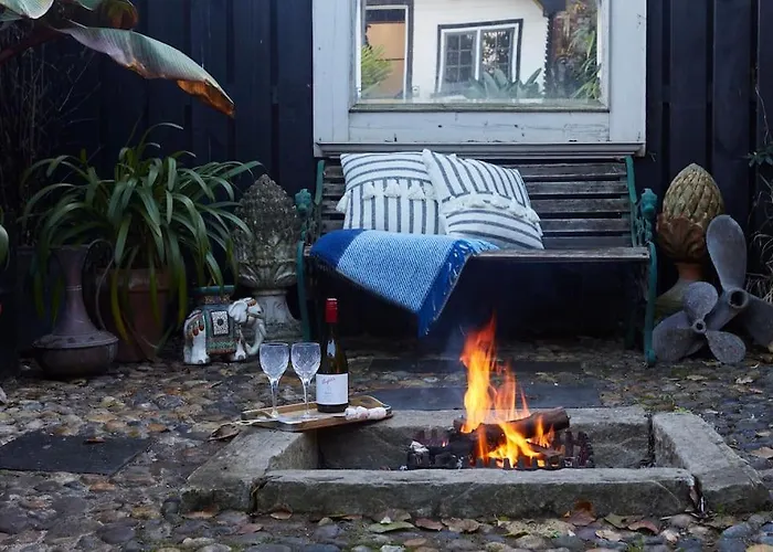 The Cabana - A Romantic Seaside Getaway And Garden