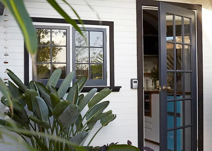The Cabana - A Romantic Seaside Getaway And Garden