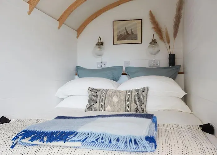 The Cabana - A Romantic Seaside Getaway And Garden