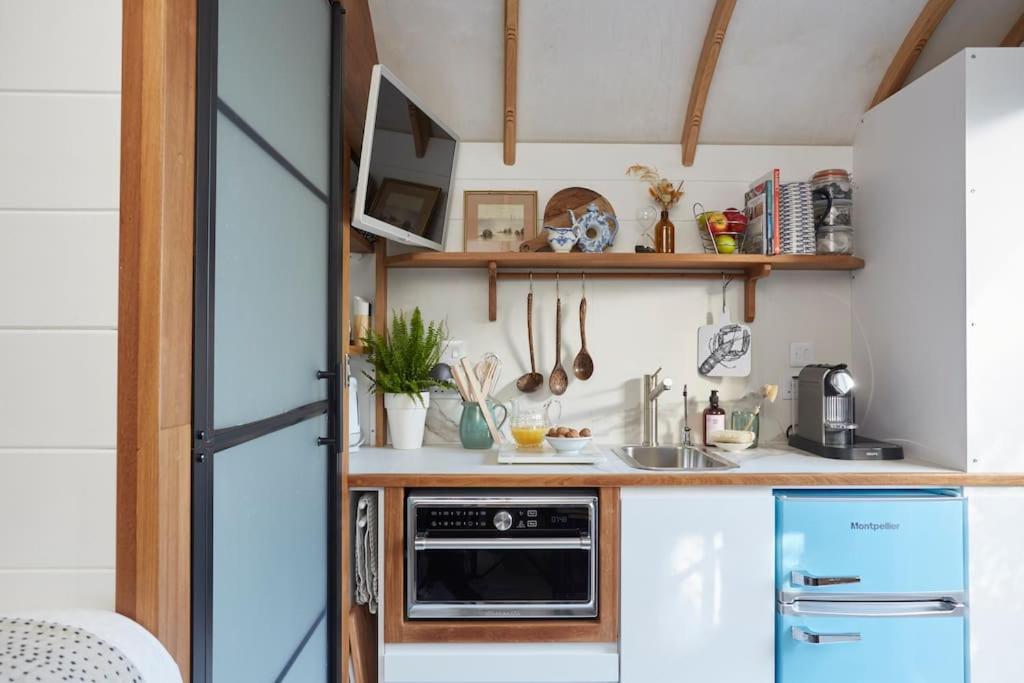 The - A Romantic Seaside Getaway And Garden * Ryde (Isle of Wight)