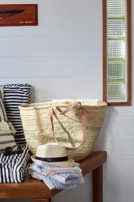 The - A Romantic Seaside Getaway And Garden Holiday home