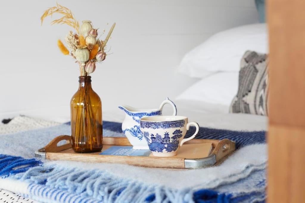 The - A Romantic Seaside Getaway And Garden Holiday home